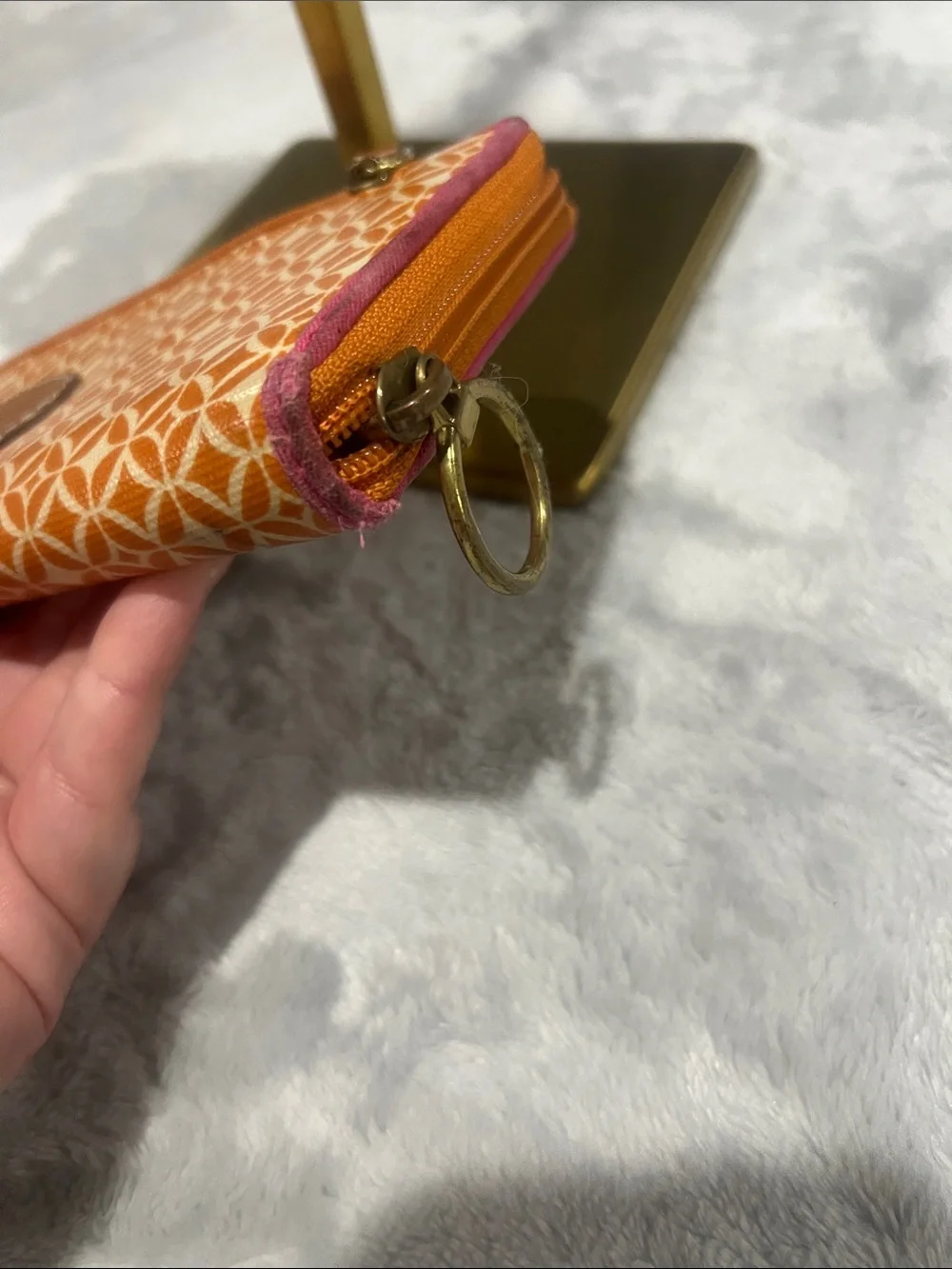 vintage Fossil zip-around wallet styled with an orange and white geometric